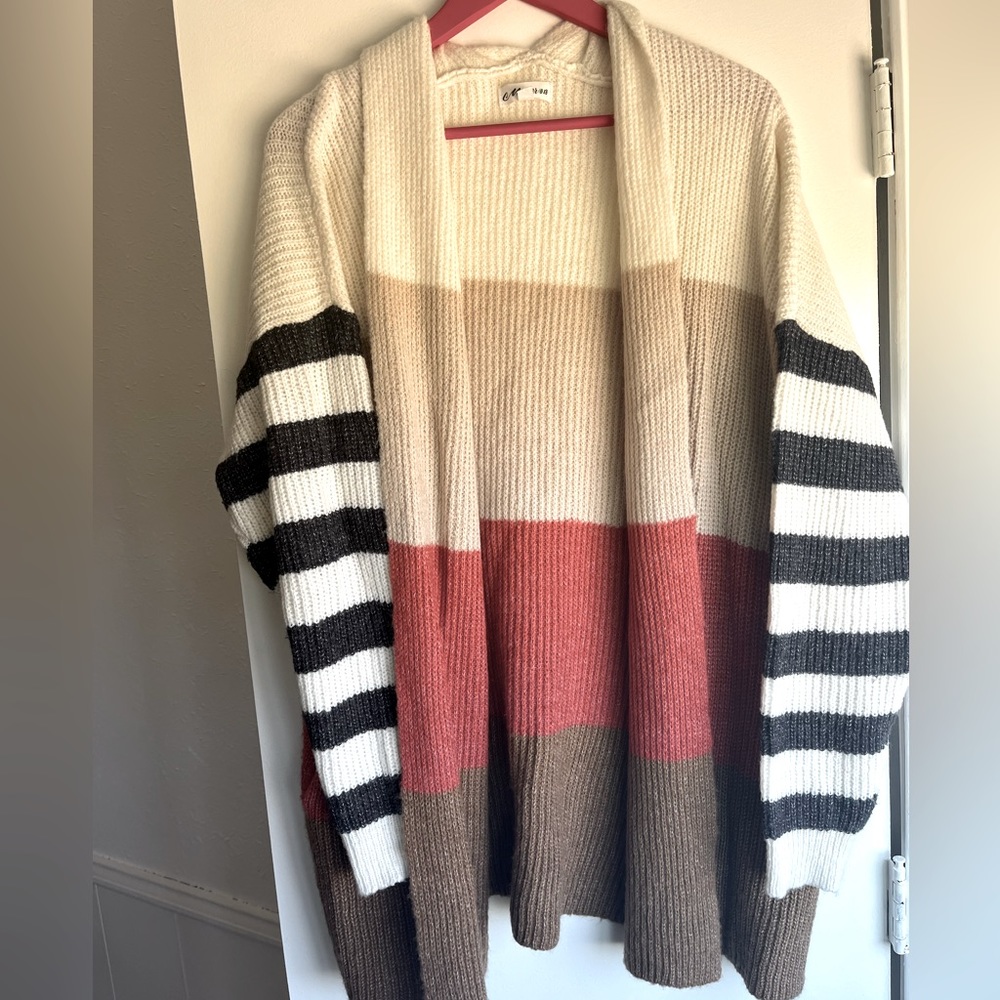 NWOT - Cardigan - Macaron Size XL - with Pockets